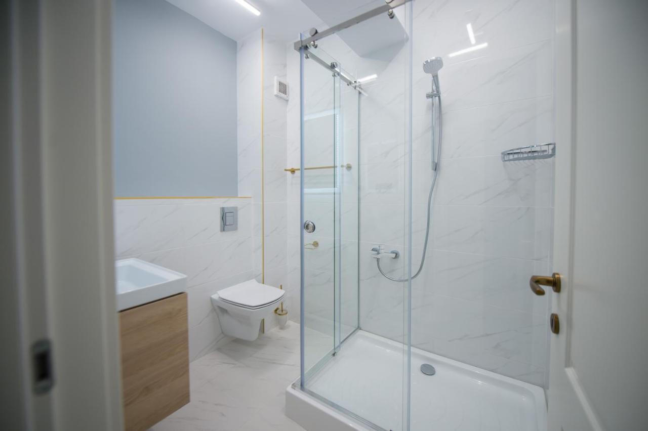 Luxury Promenada Apartment - Frontal Beachfront Mamaia Nord Năvodari Kültér fotó