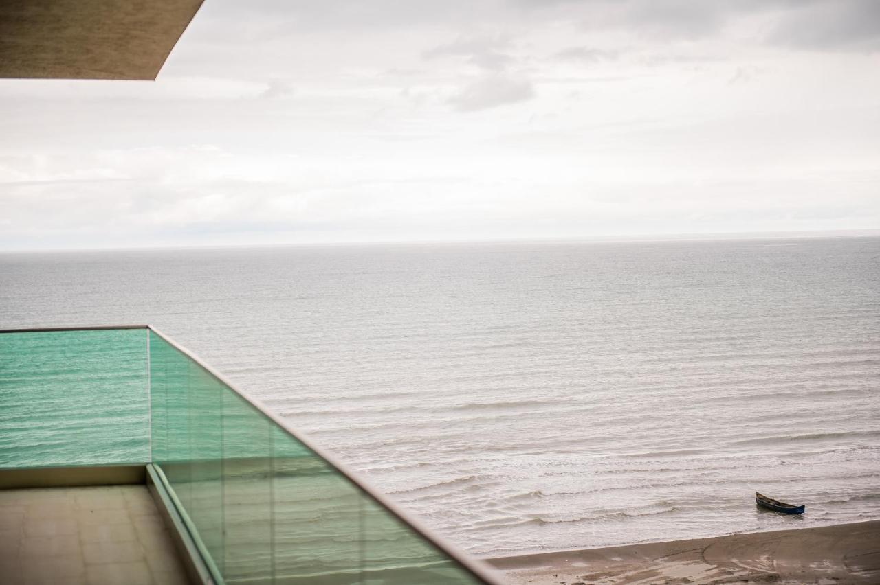 Luxury Promenada Apartment - Frontal Beachfront Mamaia Nord Năvodari Kültér fotó