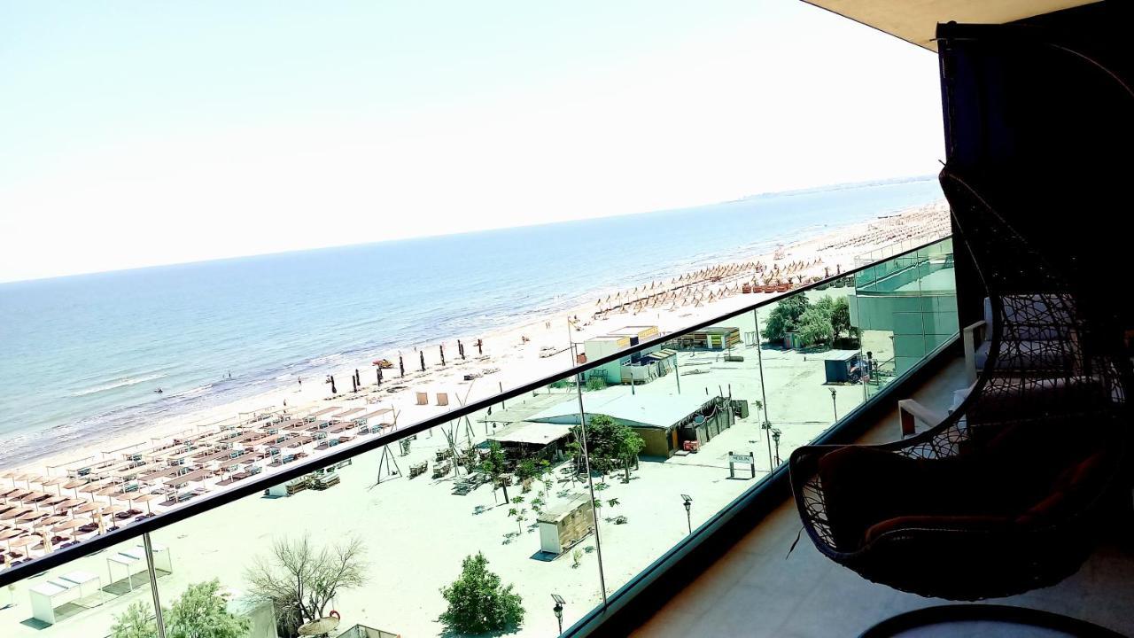 Luxury Promenada Apartment - Frontal Beachfront Mamaia Nord Năvodari Kültér fotó