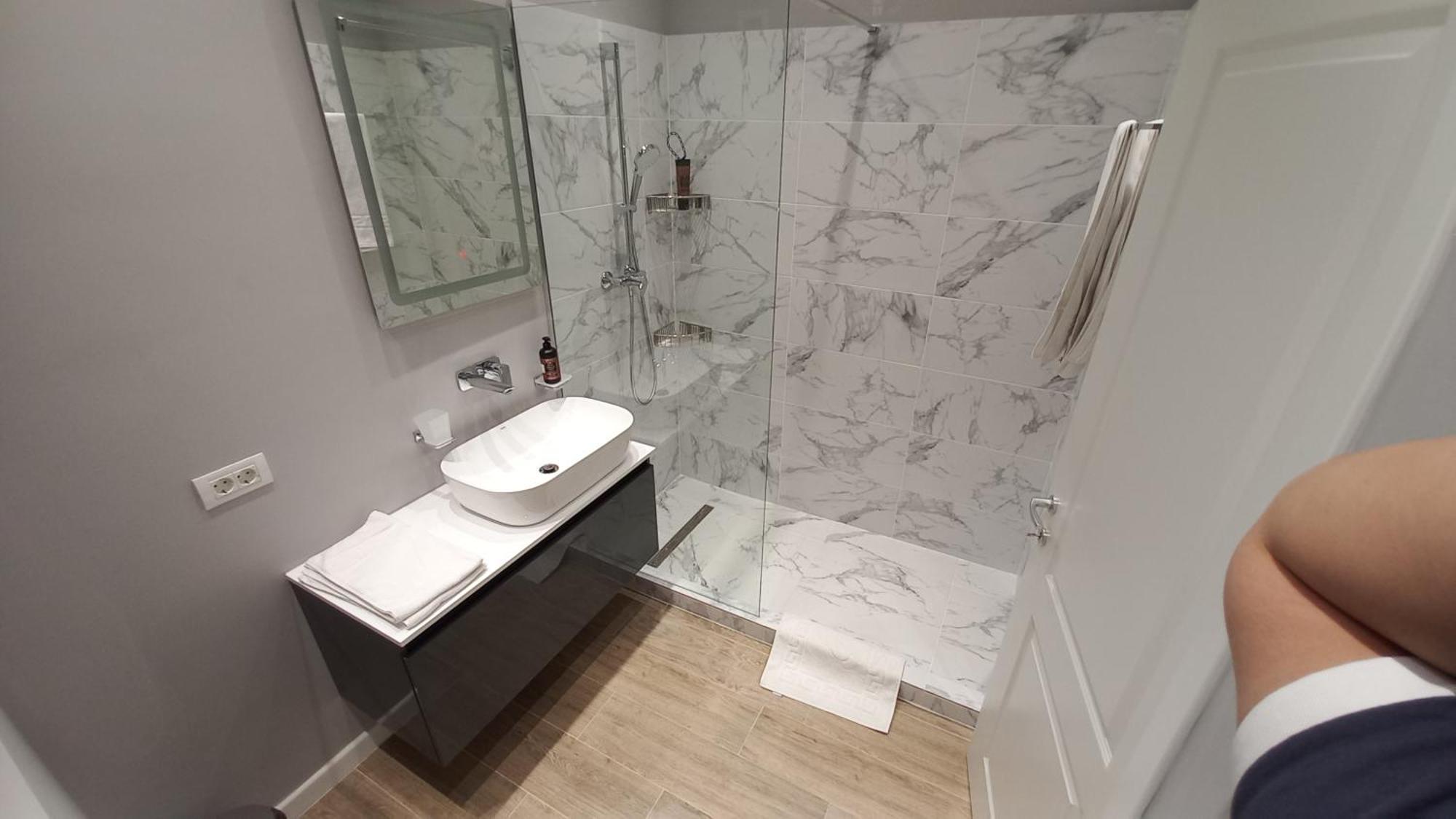 Luxury Promenada Apartment - Frontal Beachfront Mamaia Nord Năvodari Kültér fotó