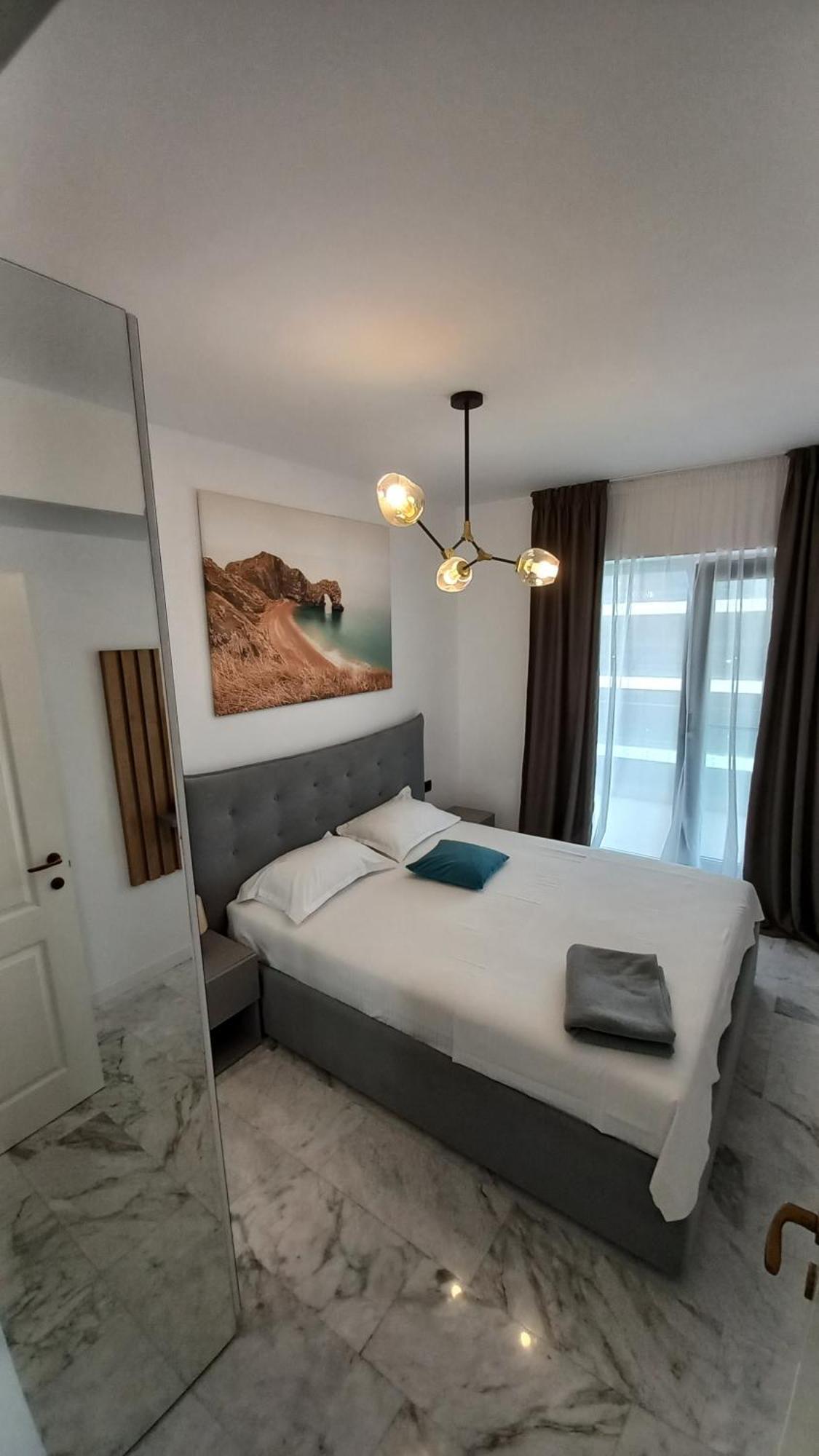 Luxury Promenada Apartment - Frontal Beachfront Mamaia Nord Năvodari Kültér fotó